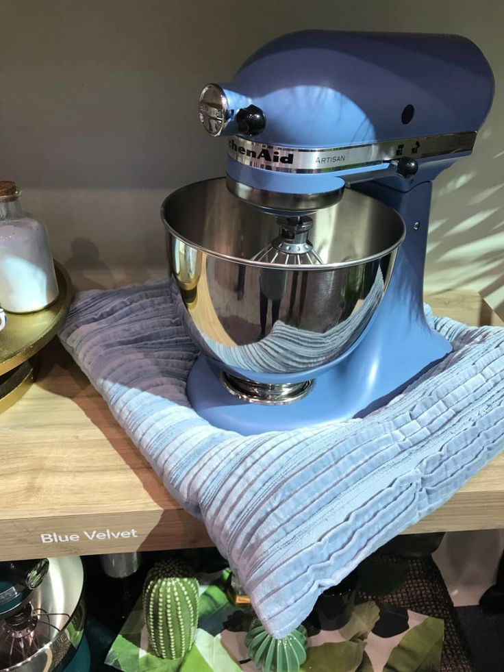 What is a Stand Mixer with Detachable Hand Mixer? The Ultimate Guide